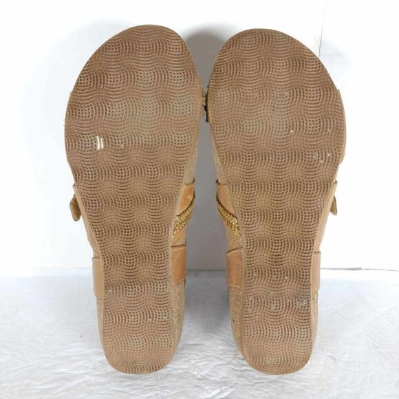 Taos Women’s Eleanor US9-9,5 Camel Leather Banded Wedge Strappy Sandals - Picture 11 of 13